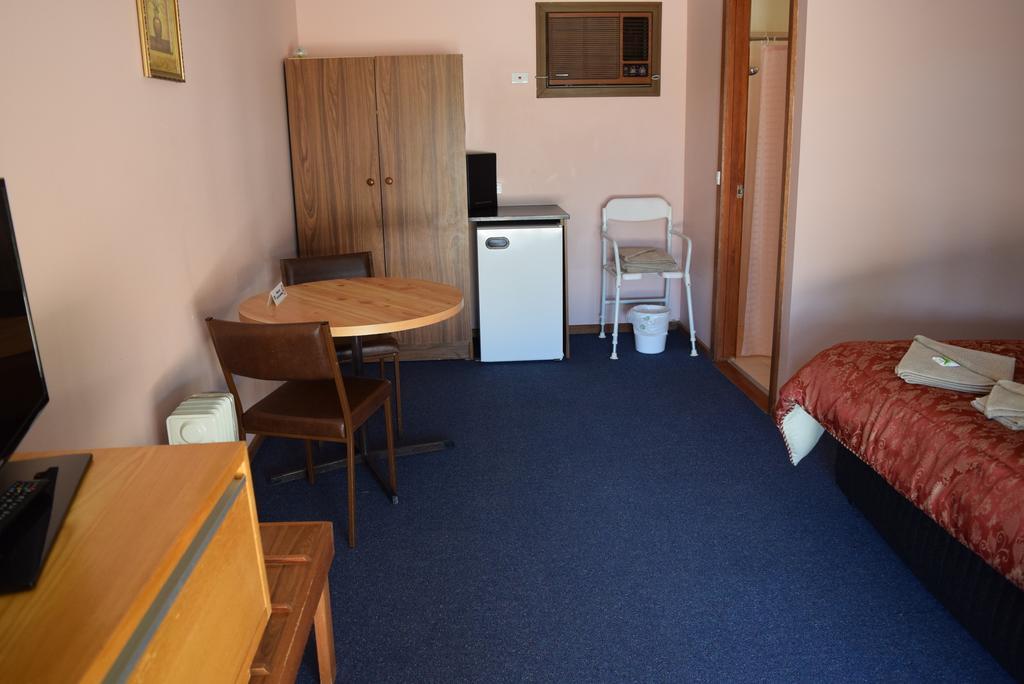 Roundhouse Motel Peterborough Δωμάτιο φωτογραφία